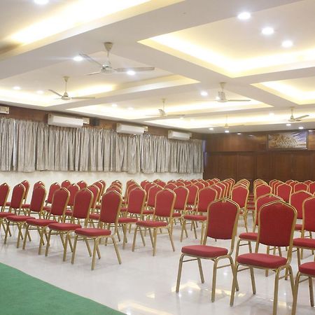 Hotel Chandra's Visakhapatnam Exteriör bild
