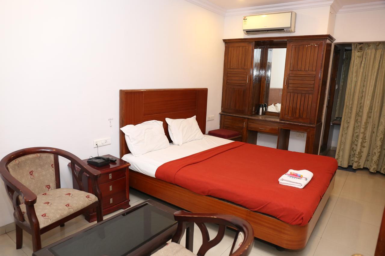 Hotel Chandra's Visakhapatnam Exteriör bild