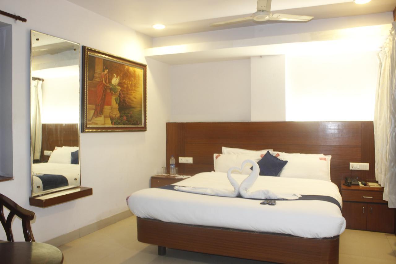 Hotel Chandra's Visakhapatnam Exteriör bild