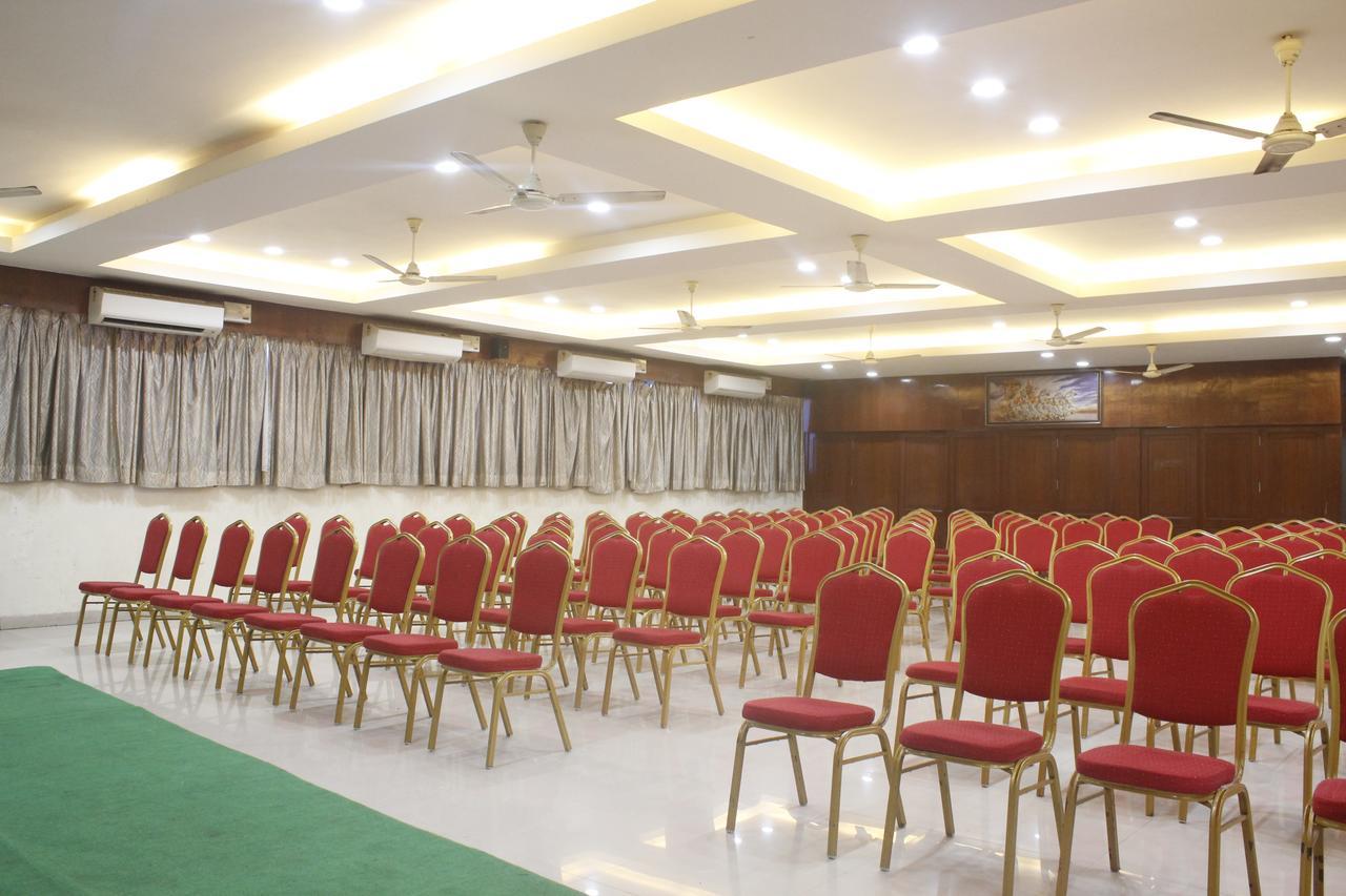 Hotel Chandra's Visakhapatnam Exteriör bild