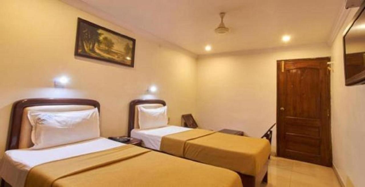 Hotel Chandra's Visakhapatnam Exteriör bild