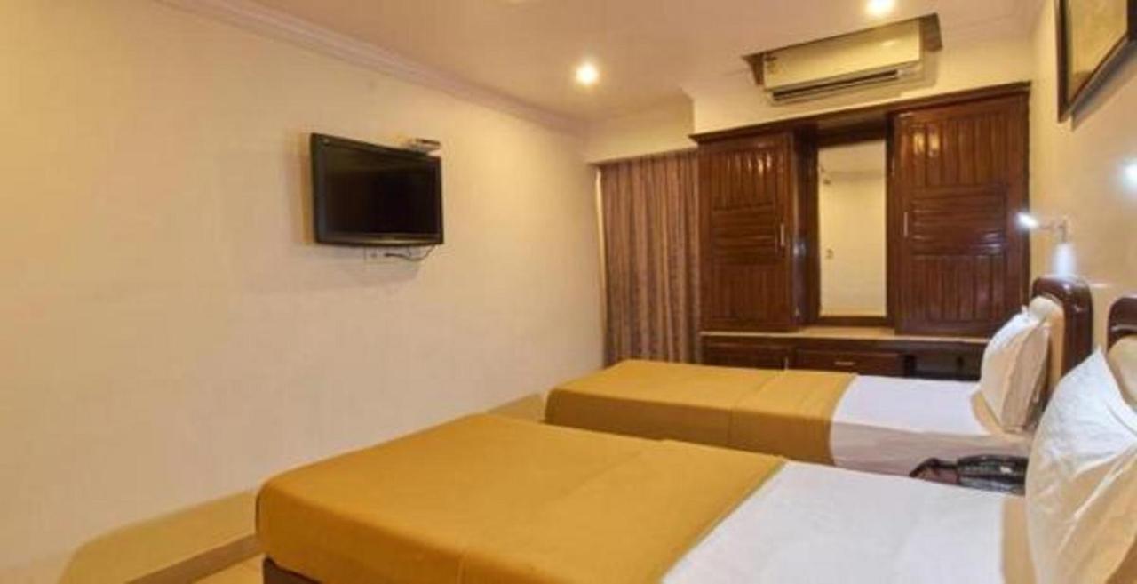 Hotel Chandra's Visakhapatnam Exteriör bild