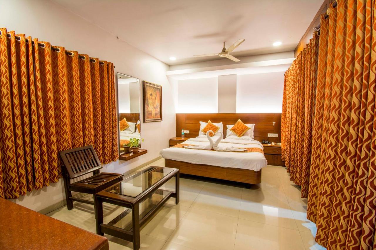 Hotel Chandra's Visakhapatnam Exteriör bild